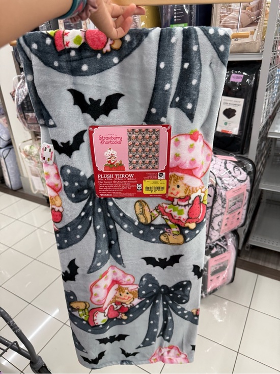 Other - Strawberry Shortcake Halloween Blanket Plush Throw